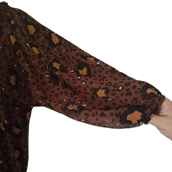 Umgee Leopard Print Long Sleeve Ruffle Shoulder V Neck Dress Size Small - Picture 4 of 10